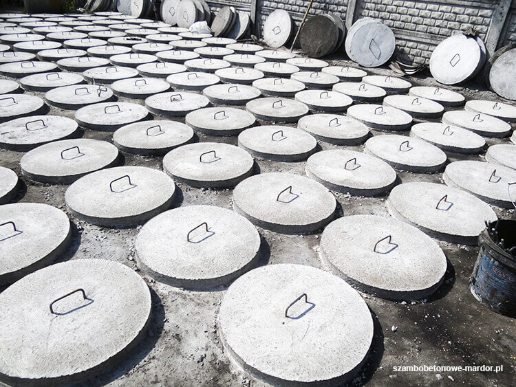 Wytrzymałe włazy do szamb betonowych z zabezpieczeniami  w Przejazdowie